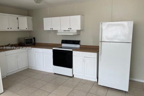 Снять в аренду кондоминиум в Лейк-Уорт, Флорида 1 спальня, 48.03м2, № 1926357 - фото 6