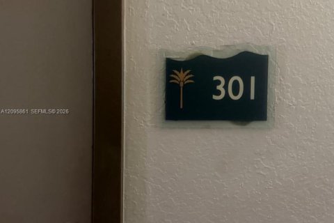 Copropriété à louer à North Miami, Floride: 2 chambres, 88.63 m2 № 2385077 - photo 8
