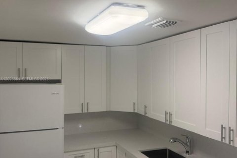 Copropriété à louer à North Miami, Floride: 2 chambres, 88.63 m2 № 2385077 - photo 2