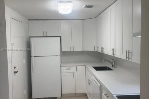 Copropriété à louer à North Miami, Floride: 2 chambres, 88.63 m2 № 2385077 - photo 11