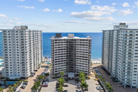 Condo in Fort Lauderdale, Florida, 2 bedrooms  № 2381453 - photo 25