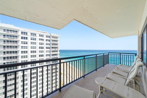 Condo in Fort Lauderdale, Florida, 2 bedrooms  № 2381453 - photo 12