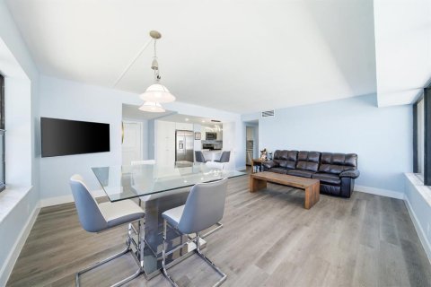 Condo in Fort Lauderdale, Florida, 2 bedrooms  № 2381453 - photo 10