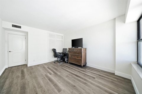 Condo in Fort Lauderdale, Florida, 2 bedrooms  № 2381453 - photo 21