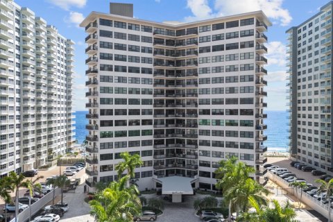 Condo in Fort Lauderdale, Florida, 2 bedrooms  № 2381453 - photo 24