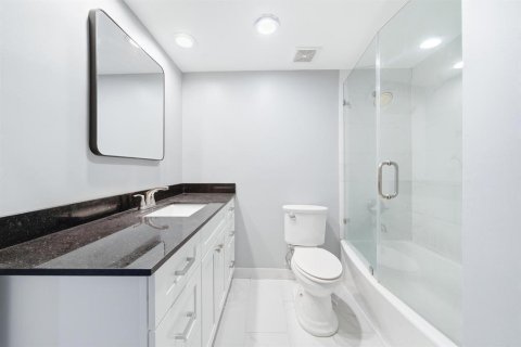 Condo in Fort Lauderdale, Florida, 2 bedrooms  № 2381453 - photo 19