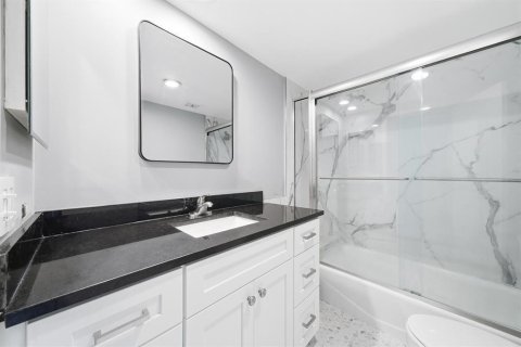 Condo in Fort Lauderdale, Florida, 2 bedrooms  № 2381453 - photo 15