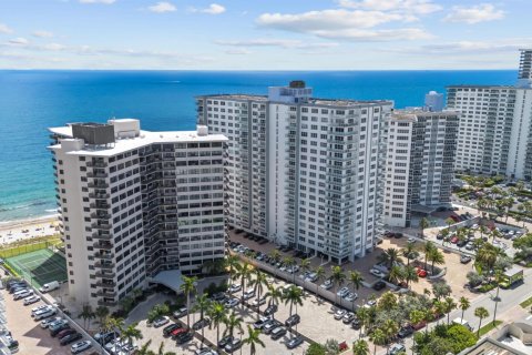 Condo in Fort Lauderdale, Florida, 2 bedrooms  № 2381453 - photo 27