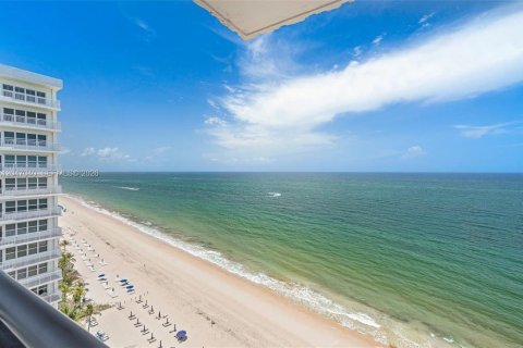 Condo in Fort Lauderdale, Florida, 2 bedrooms  № 2381453 - photo 14