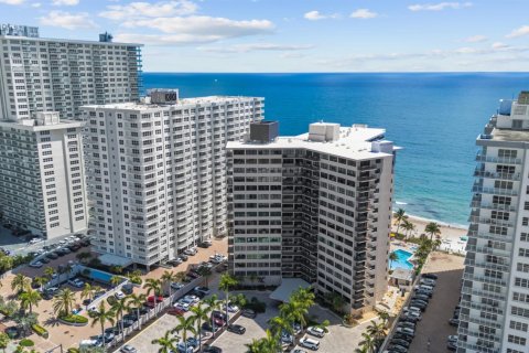 Condo in Fort Lauderdale, Florida, 2 bedrooms  № 2381453 - photo 26