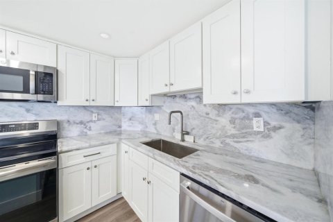 Condo in Fort Lauderdale, Florida, 2 bedrooms  № 2381453 - photo 8