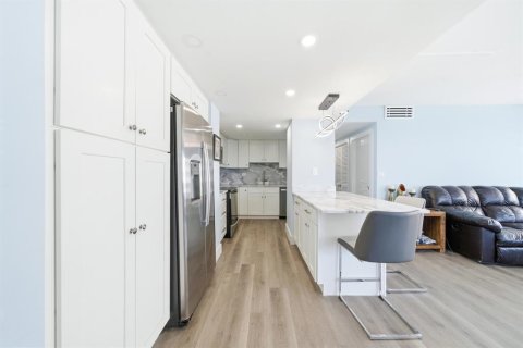 Condo in Fort Lauderdale, Florida, 2 bedrooms  № 2381453 - photo 4