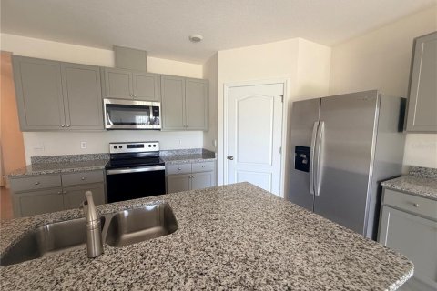 House in Sorrento, Florida 4 bedrooms, 171.5 sq.m. № 2209919 - photo 4