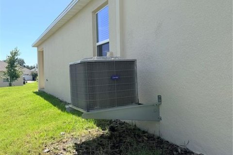 House in Sorrento, Florida 4 bedrooms, 171.5 sq.m. № 2209919 - photo 30