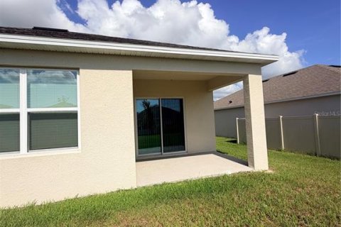 House in Sorrento, Florida 4 bedrooms, 171.5 sq.m. № 2209919 - photo 26