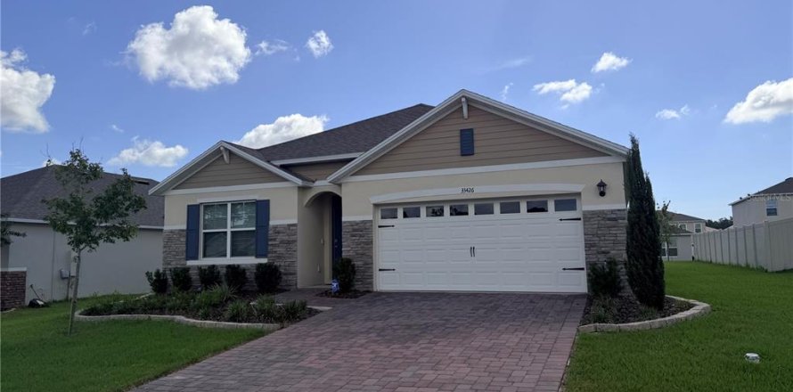 House in Sorrento, Florida 4 bedrooms, 171.5 sq.m. № 2209919