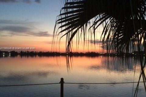 Copropriété à vendre à Oakland Park, Floride: 2 chambres, 85.47 m2 № 1978041 - photo 1