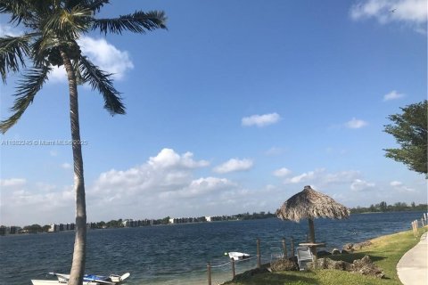 Copropriété à vendre à Oakland Park, Floride: 2 chambres, 85.47 m2 № 1978041 - photo 4