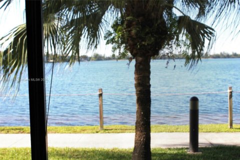 Copropriété à vendre à Oakland Park, Floride: 2 chambres, 85.47 m2 № 1978041 - photo 5