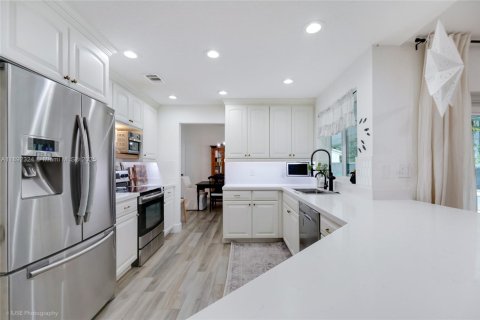 House in Davie, Florida 3 bedrooms, 182.09 sq.m. № 1944039 - photo 6