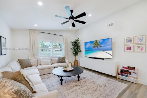 House in Davie, Florida 3 bedrooms, 182.09 sq.m. № 1944039 - photo 10