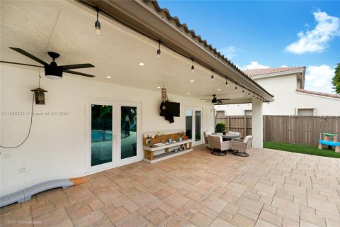 House in Davie, Florida 3 bedrooms, 182.09 sq.m. № 1944039 - photo 23