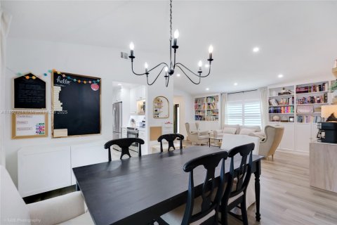 House in Davie, Florida 3 bedrooms, 182.09 sq.m. № 1944039 - photo 4
