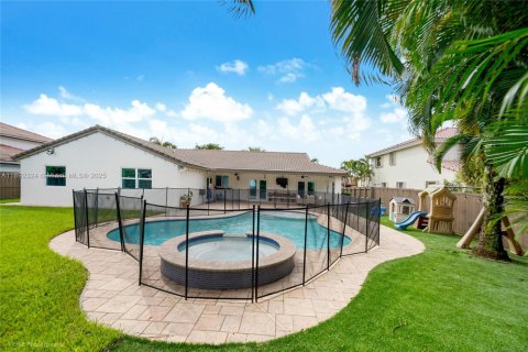 House in Davie, Florida 3 bedrooms, 182.09 sq.m. № 1944039 - photo 22