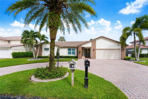 House in Davie, Florida 3 bedrooms, 182.09 sq.m. № 1944039 - photo 1