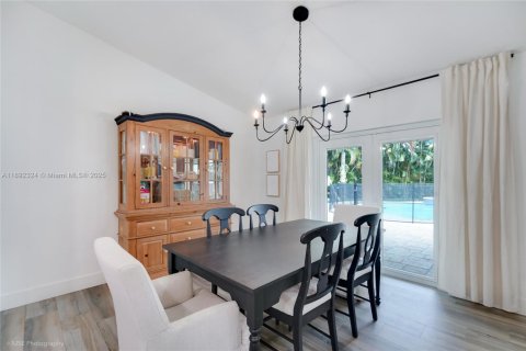 House in Davie, Florida 3 bedrooms, 182.09 sq.m. № 1944039 - photo 5