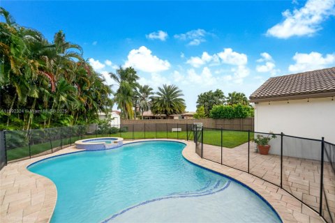 House in Davie, Florida 3 bedrooms, 182.09 sq.m. № 1944039 - photo 21