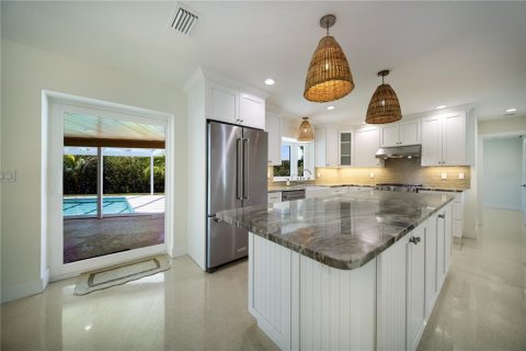 House in Longboat Key, Florida 4 bedrooms, 241.92 sq.m. № 2396673 - photo 11