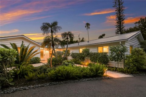 House in Longboat Key, Florida 4 bedrooms, 241.92 sq.m. № 2396673 - photo 6