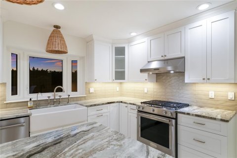 House in Longboat Key, Florida 4 bedrooms, 241.92 sq.m. № 2396673 - photo 13
