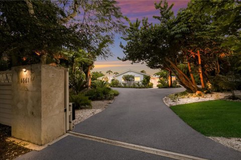 House in Longboat Key, Florida 4 bedrooms, 241.92 sq.m. № 2396673 - photo 2