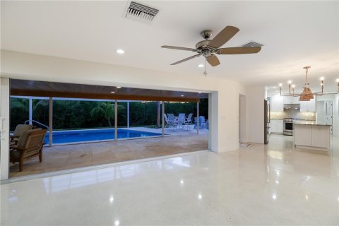 House in Longboat Key, Florida 4 bedrooms, 241.92 sq.m. № 2396673 - photo 24