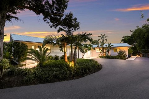 House in Longboat Key, Florida 4 bedrooms, 241.92 sq.m. № 2396673 - photo 3
