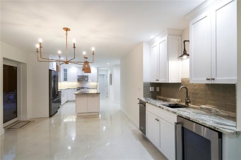 House in Longboat Key, Florida 4 bedrooms, 241.92 sq.m. № 2396673 - photo 18