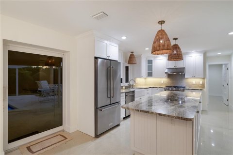House in Longboat Key, Florida 4 bedrooms, 241.92 sq.m. № 2396673 - photo 10