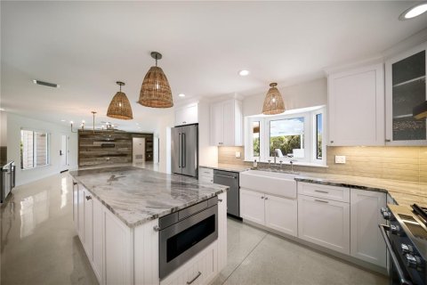 House in Longboat Key, Florida 4 bedrooms, 241.92 sq.m. № 2396673 - photo 15