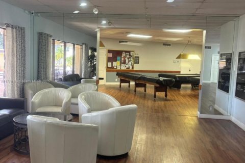 Condo in Hollywood, Florida, 1 bedroom  № 1714398 - photo 18