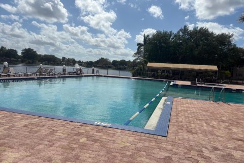 Condo in Hollywood, Florida, 1 bedroom  № 1714398 - photo 23
