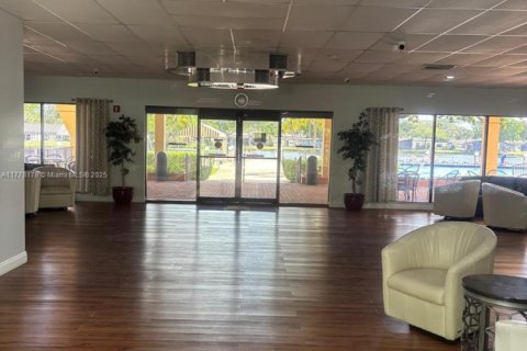 Condo in Hollywood, Florida, 1 bedroom  № 1714398 - photo 17