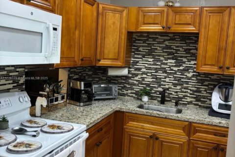 Condo in Hollywood, Florida, 1 bedroom  № 1714398 - photo 7