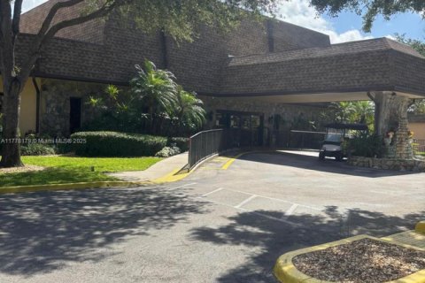 Condo in Hollywood, Florida, 1 bedroom  № 1714398 - photo 16