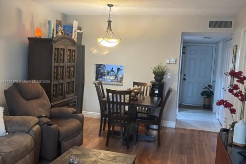 Condo in Hollywood, Florida, 1 bedroom  № 1714398 - photo 5