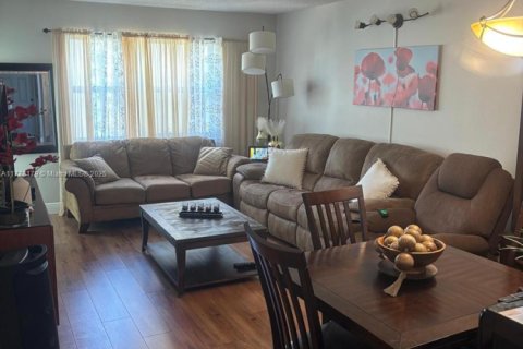 Condo in Hollywood, Florida, 1 bedroom  № 1714398 - photo 4
