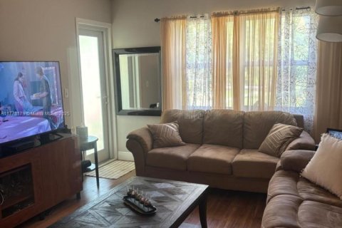 Condo in Hollywood, Florida, 1 bedroom  № 1714398 - photo 6