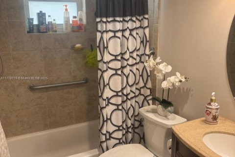 Condo in Hollywood, Florida, 1 bedroom  № 1714398 - photo 9