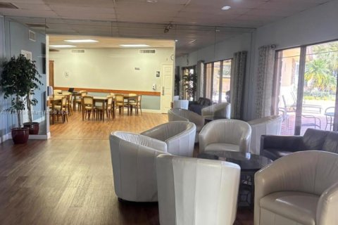 Condo in Hollywood, Florida, 1 bedroom  № 1714398 - photo 19